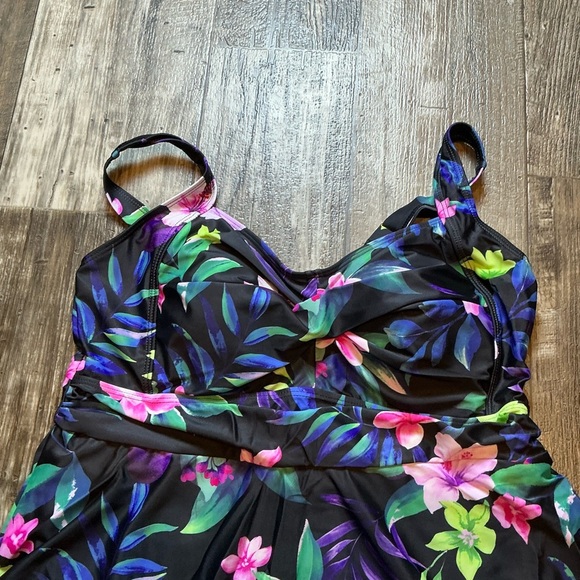 Floral One-Piece Swimsuit Size 16W - Picture 2 of 9